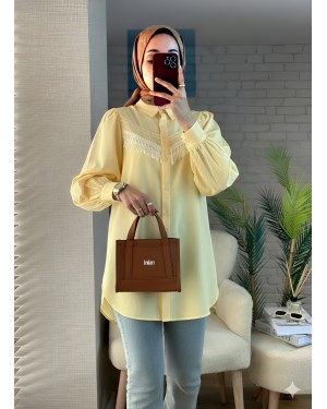 قميص من الكتان الخام بأكمام منتفخة مع شرابات غيبور      -أصفر فاتح