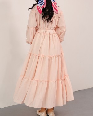 فستان مزين بكشكشة متعددة الطبقات وأكمام مطاطية ورباط عند الخصر. -بودرة