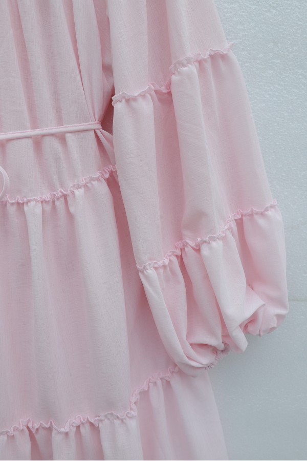 Layered ruffle detailed dress with elasticated sleeves and tie-waist. -Powder