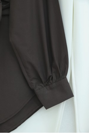 سترة من قماش البوبلين بحزام ذاتي -بنى