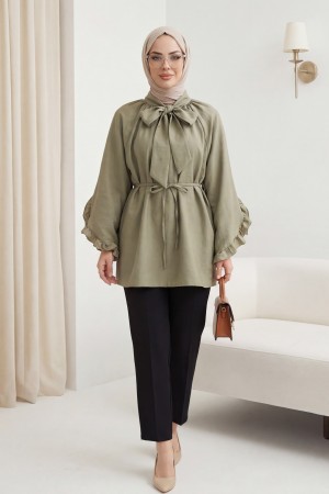 تونيك من قماش المودال بياقة برباط، وسحاب، وأكمام مكشكشة، وحزام. -خاكي