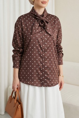 Yakası Fular Detaylı Boydan Düğmeli Puantiyeli Saten Gömlek -Mürdüm