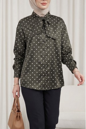 Yakası Fular Detaylı Boydan Düğmeli Puantiyeli Saten Gömlek  -K. Kahve
