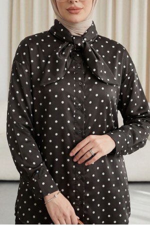 Yakası Fular Detaylı Boydan Düğmeli Puantiyeli Saten Gömlek  -K. Kahve