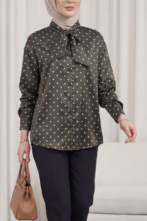 Yakası Fular Detaylı Boydan Düğmeli Puantiyeli Saten Gömlek  -K. Kahve