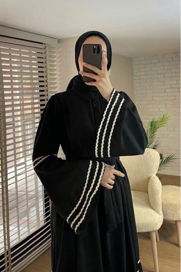 Kolları ve eteği süzene işlemeli Parçalı Elbise  -Siyah