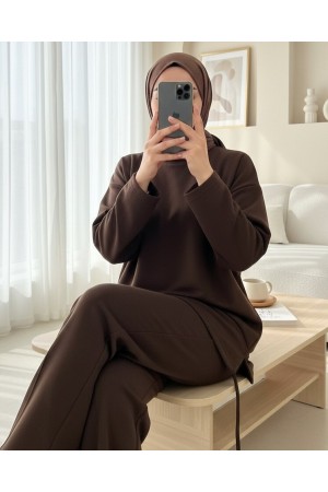 بدلة أويشو مع تنورة برباط وظهر طويل  -بنى