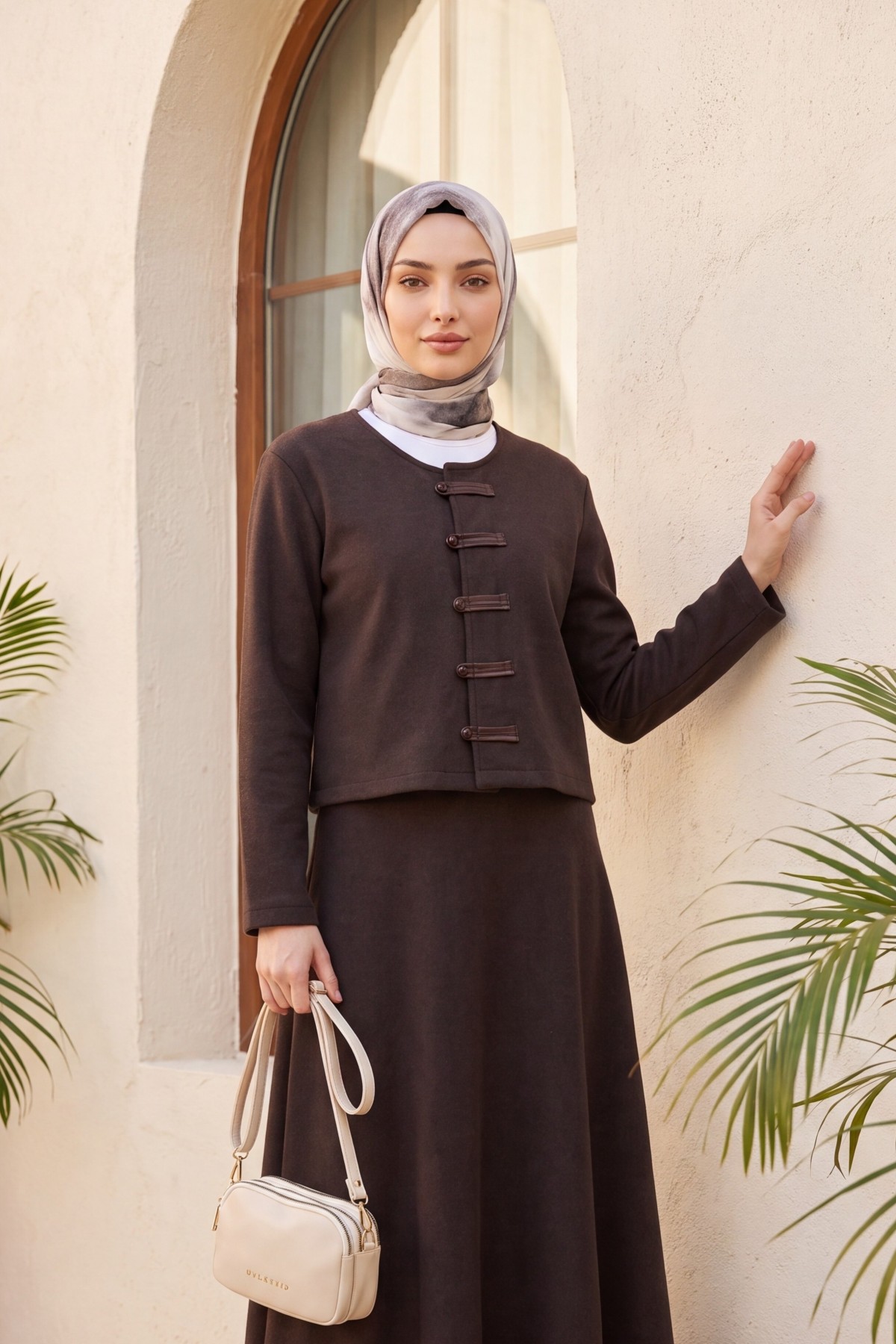 بدلة سيلانيك جلدية بأزرار أمامية وتنورة -بنى detay görseli