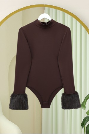 Kolu Kürklü Yarım Boğazlı Çıtçıtlı Zıbın Bluz -Kahve