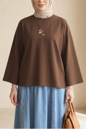 Önü Çiçek Nakışlı Yuvarlak Yaka Salaş Penye Bluz  -Kahve