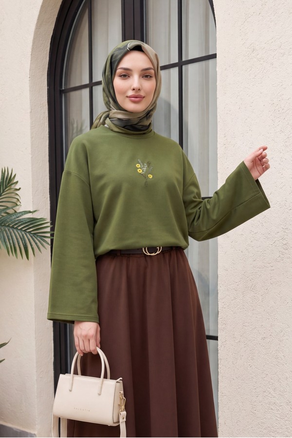 Round Neck Loose Fit Jersey Blouse with Floral Embroidery on the Front -Green