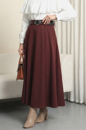 تنورة من قماش التويل مزودة بحزام سميك، وكسرات أمامية، وجيوب جانبية، وسحاب.-بوردو