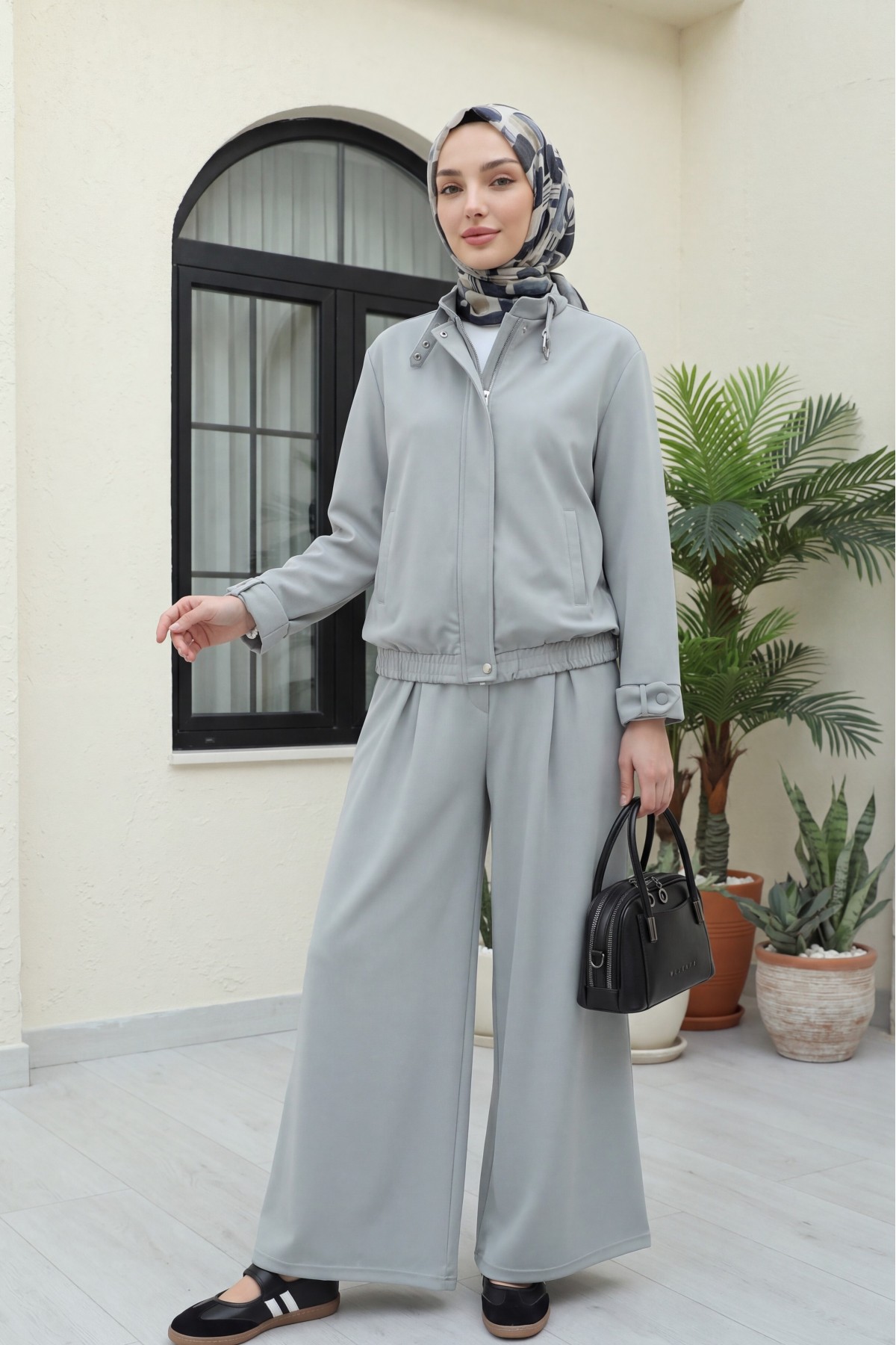 Ocean Style Suit with Belted Collar and Cuff Jacket and Pleated Wide-Leg Trousers - Light grey detay görseli