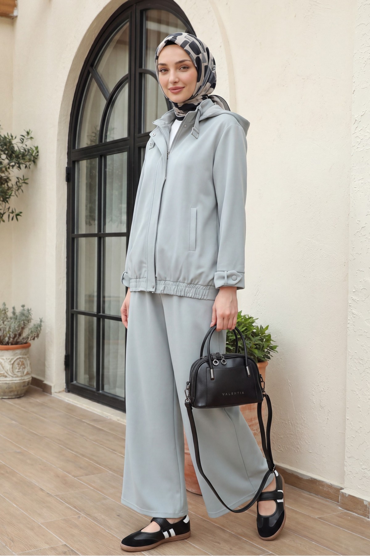 Ocean Style Suit with Belted Collar and Cuff Jacket and Pleated Wide-Leg Trousers - Light grey
