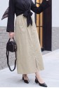 Linen-look skirt with elasticated waist and slit. -Mink color
