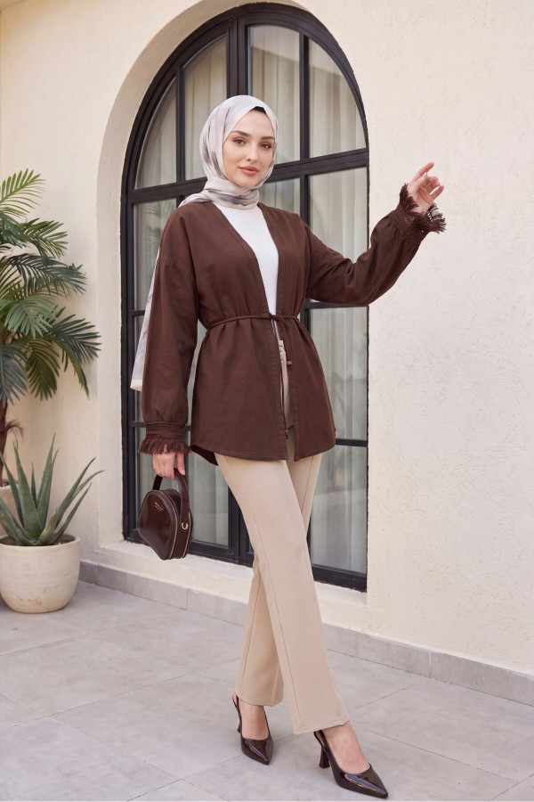 كيمونو من الكتان بأكمام مزينة بشرابات وخصر مربوط بحزام  -بنى