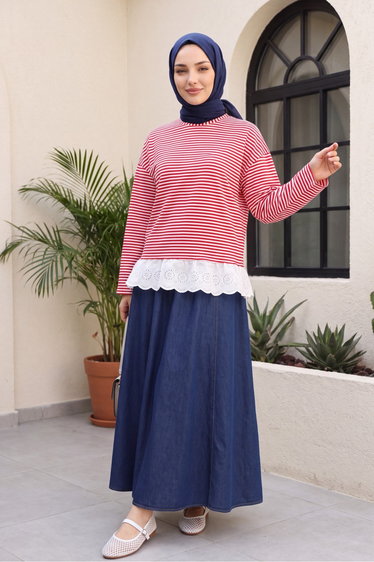 Striped Cotton Sweatshirt with Ruffled Hem and Crew Neck -Red detay görseli