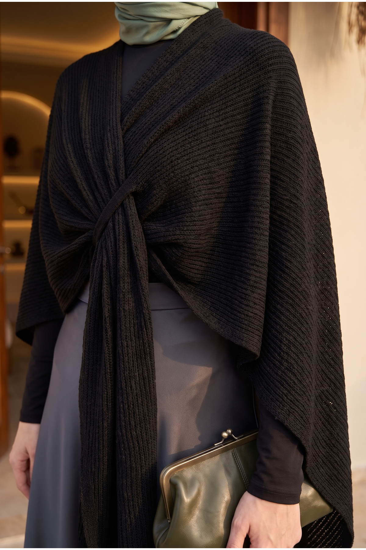 Loose Fit Everyday Knitted Poncho -Black detay görseli