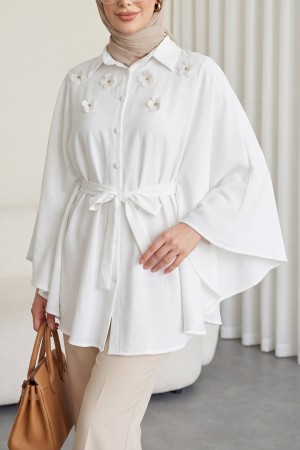 Önü Çiçek Detaylı Beli Bağcıklı Düğmeli Panço  -Beyaz
