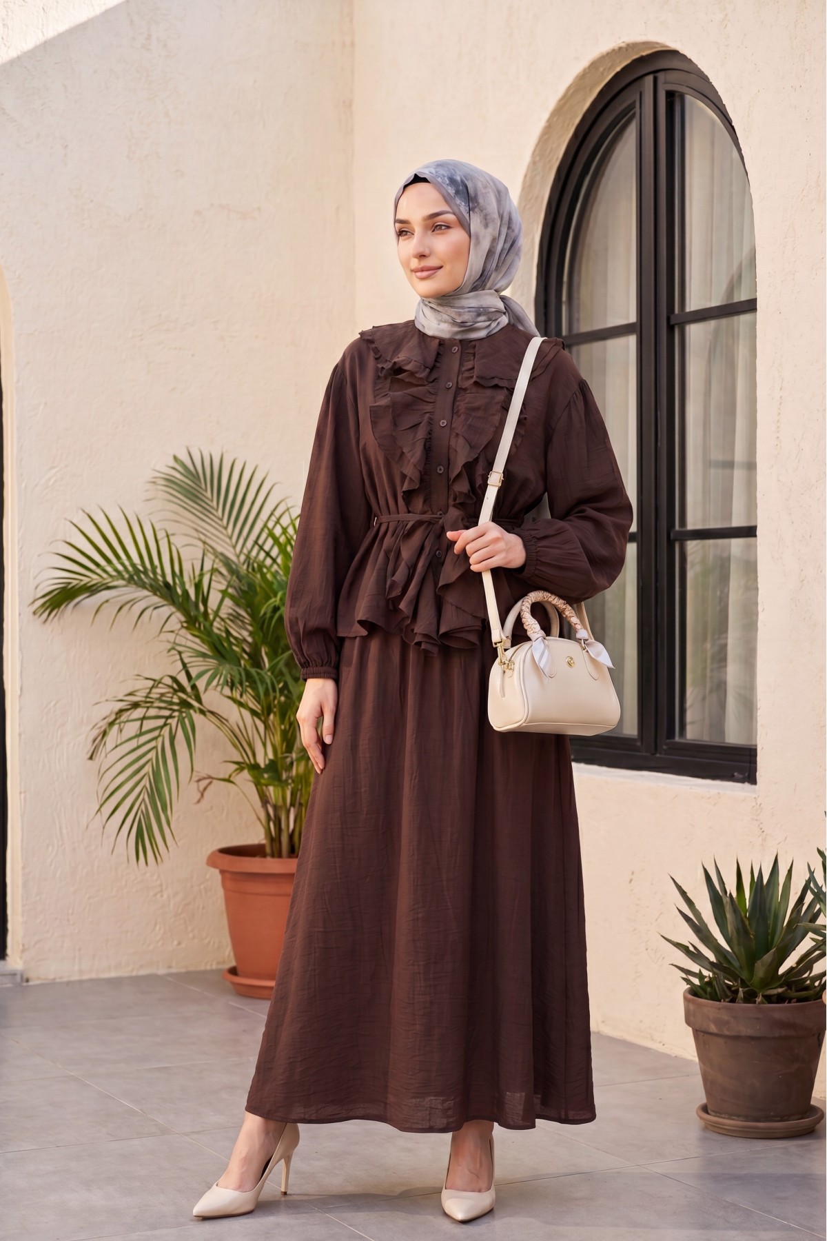 طقم تنورة بتصميم الفراولة مع كشكشة أمامية وأكمام مطاطية وحزام عند الخصر -بني محروق
