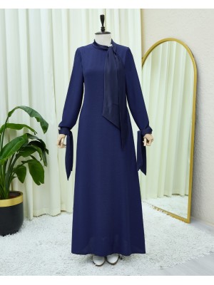 Yakası Fularlı Broş Detaylı Kolu Bağcıklı Krep Elbise -Laci