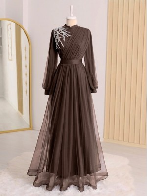 فستان سهرة من التول بحزام رايات بتفاصيل من الأحجار     -بني محروق