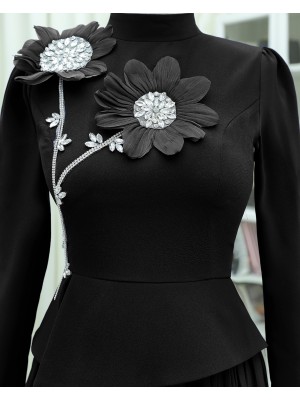 Papatya Detaylı Eteği Pliseli Taşlı Elbise -Siyah