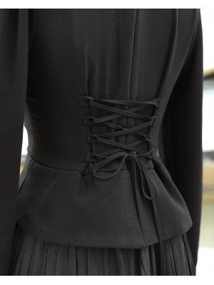 Papatya Detaylı Eteği Pliseli Taşlı Elbise -Siyah