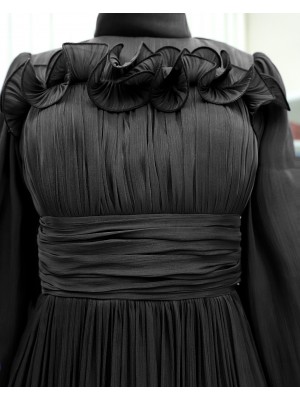 Beli Drapeli Kolu Lastikli Göğsü Ve Eteği Fırfır Detaylı Janjan Abiye -Siyah