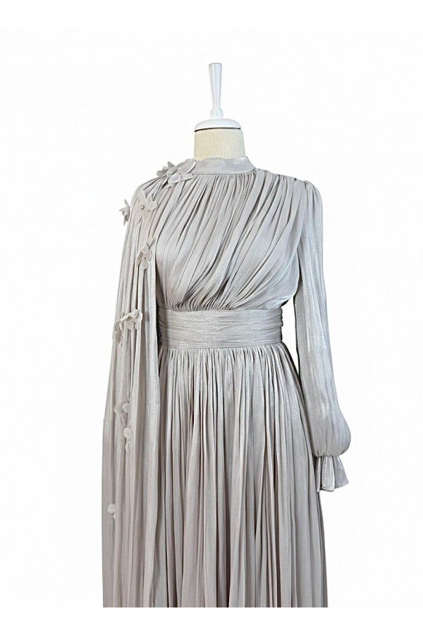Glamorous Evening Dress with Elasticated Sleeves, Rose-Decorated Cape, and Draped Waist. - Beige