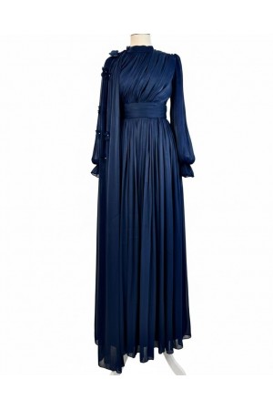 فستان سهرة أنيق بأكمام مطاطية، وعباءة مزينة بالورود، وخصر منسدل. -كحلي