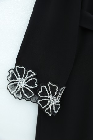 Kolları ve Eteği Çiçekli Taş Detaylı Bağcıklı Krep Elbise -Siyah