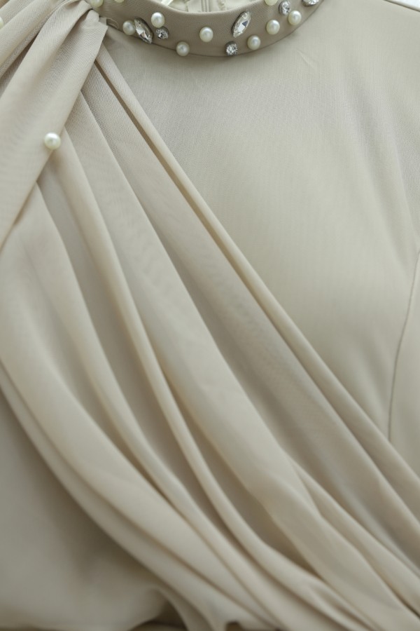 High-neck evening gown with pearl detail and tulle cape. -Light Mink