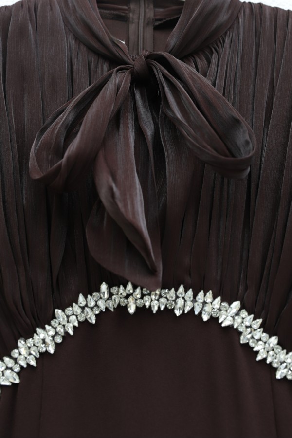 Pleated top with lace-up collar and sleeves, shimmering satin crepe skirt. -Brown