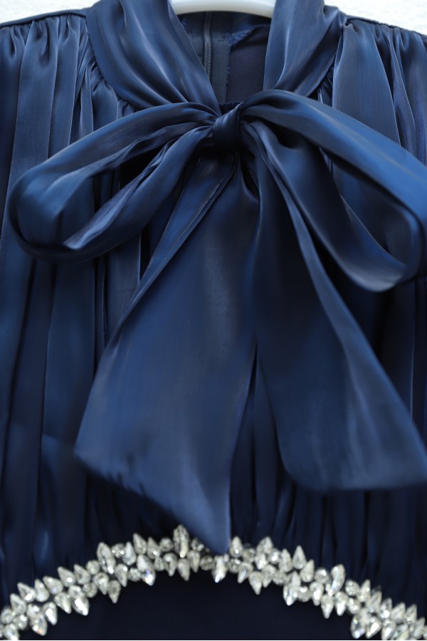 Pleated top with lace-up collar and sleeves, shimmering satin crepe skirt. -Navy blue