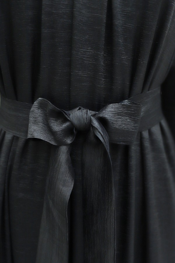 Long dress with ruffled neckline and hem, elasticated sleeves, crinkle crepe lining. -Black