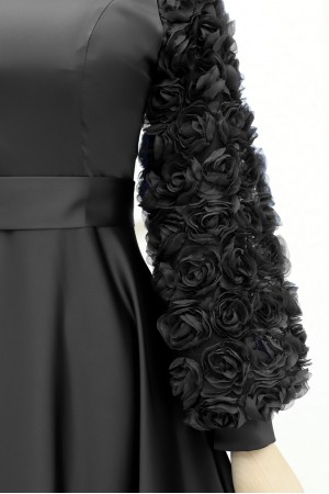 فستان سهرة من الساتان مع تفاصيل وردية على التنورة والأكمام -أسود
