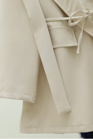 سترة برباط خصر بتفاصيل جيوب -اللون البيج