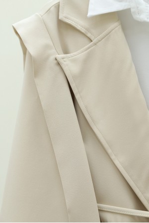 سترة برباط خصر بتفاصيل جيوب -اللون البيج