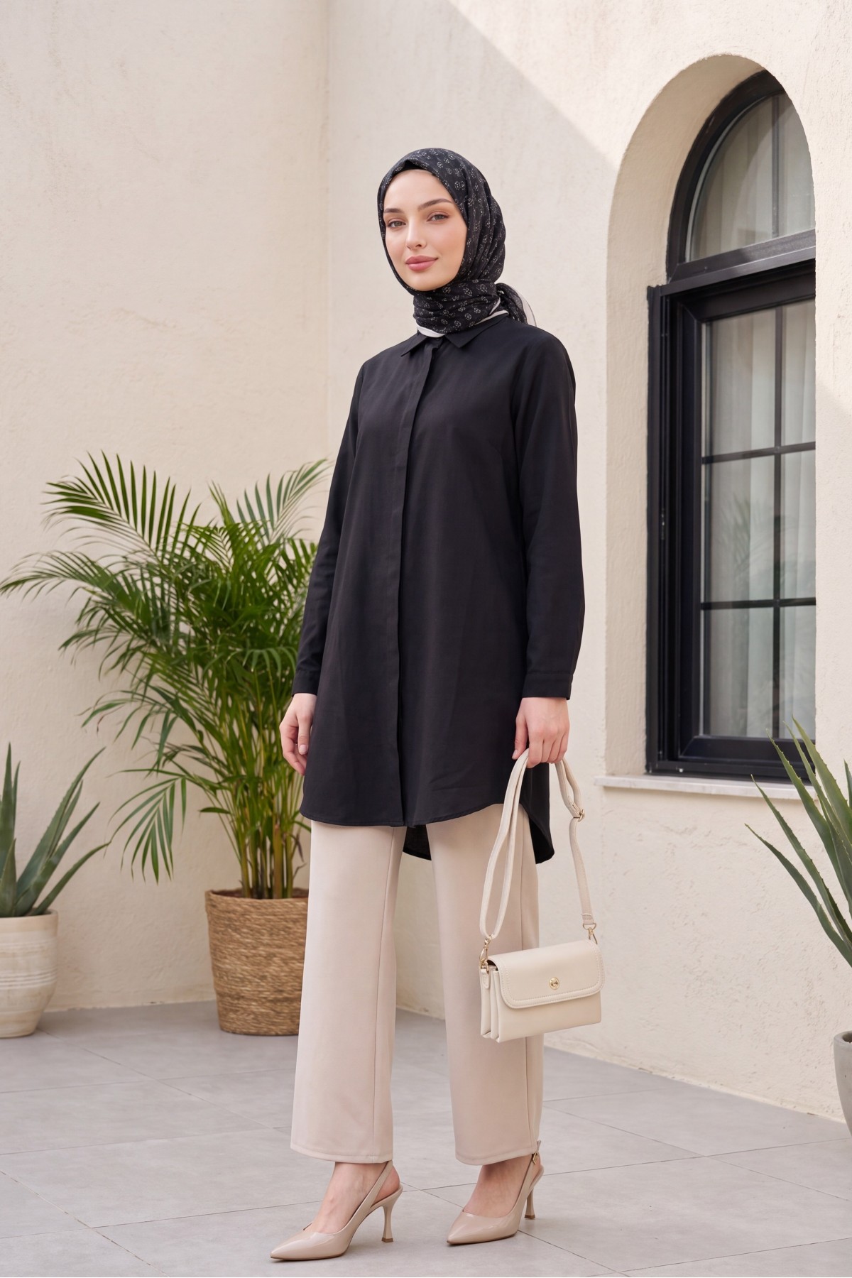 Oval Cut Long Shirt with Hidden Buttons -Black detay görseli