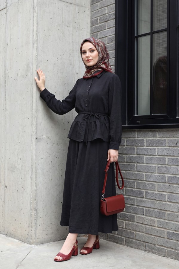 طقم بلوزة وتنورة مطوية -أسود