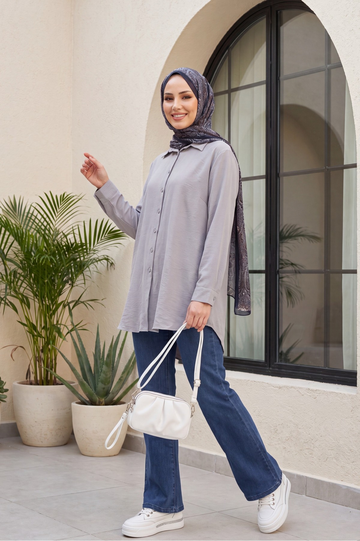 Poplin Shirt with Long Back Buttons - Light grey