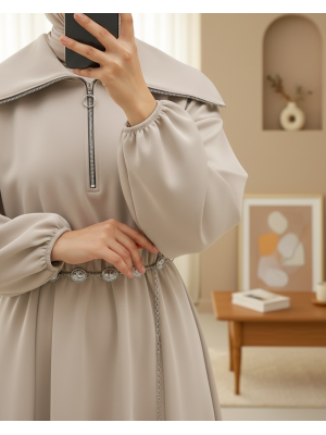 Boğazlı Yarım Fermuarlı Beli Büzgülü Kemerli Scuba Elbise -Bej