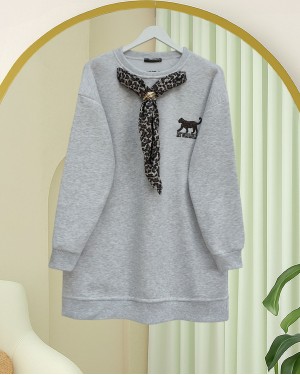 سترة وشاح بشعار الفهد بثلاث خيوط -رمادي فاتح