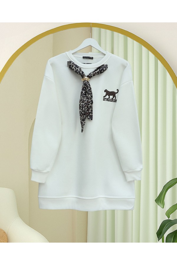 Scarf Leopard Emblem 3 Yarn Sweater -White