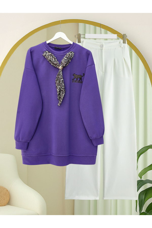 Scarf Leopard Emblem 3 Yarn Sweater  - Purple