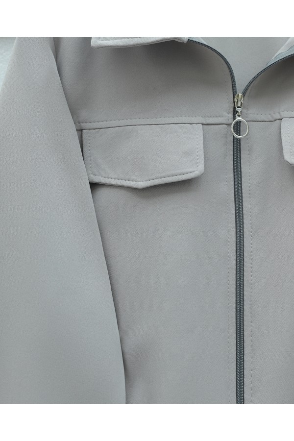 Double-piece set with front zipper, elasticated waist and cuffs, and pocket details. -Grey