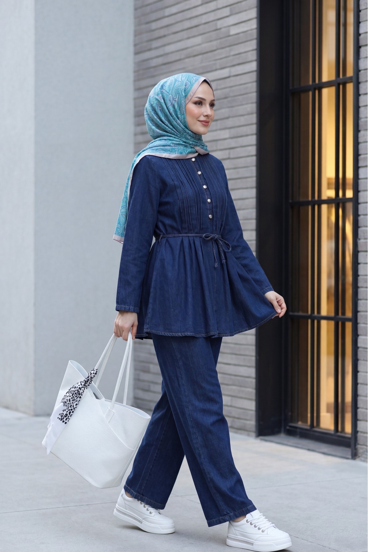 Half -Navy blue
