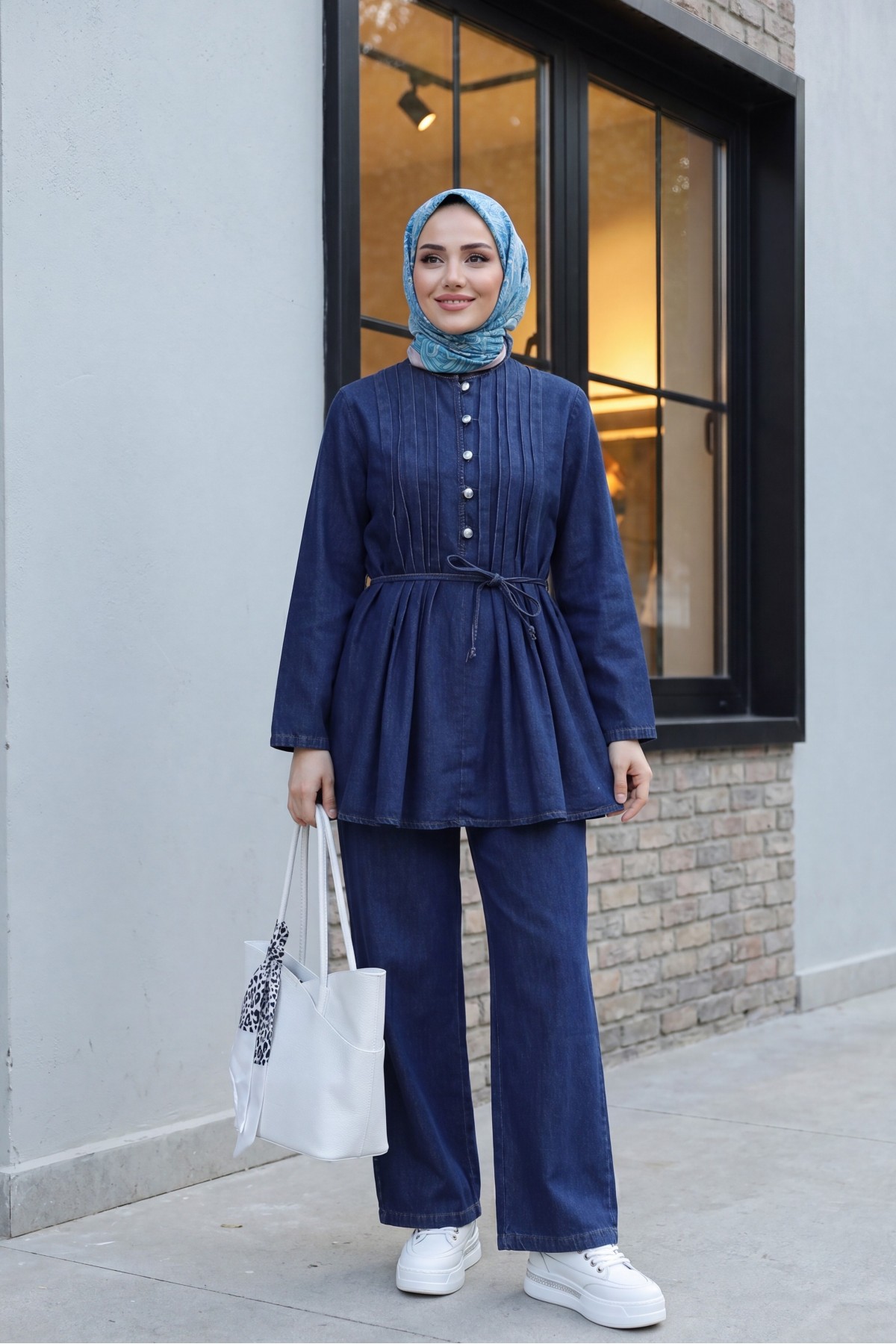 Half -Navy blue