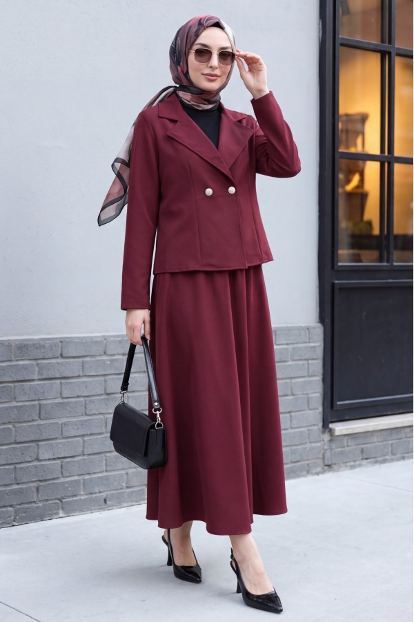 Double-front buttoned, double-breasted collar jacket and skirt set (double crepe). -Maroon